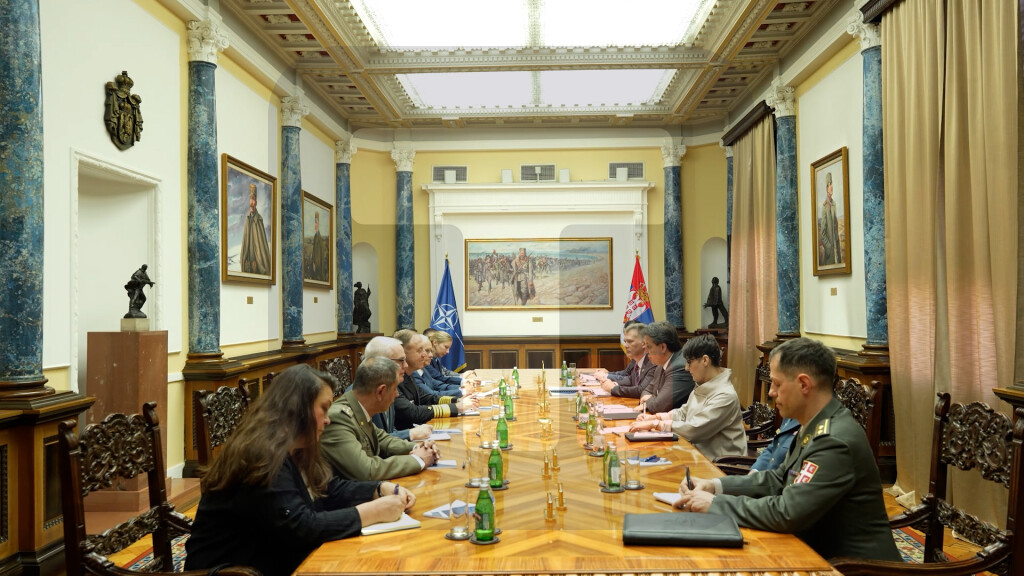 Sastanak ministra Gašića sa komandantom Komande združenih snaga NATO u Napulju admiralom Vajkofom