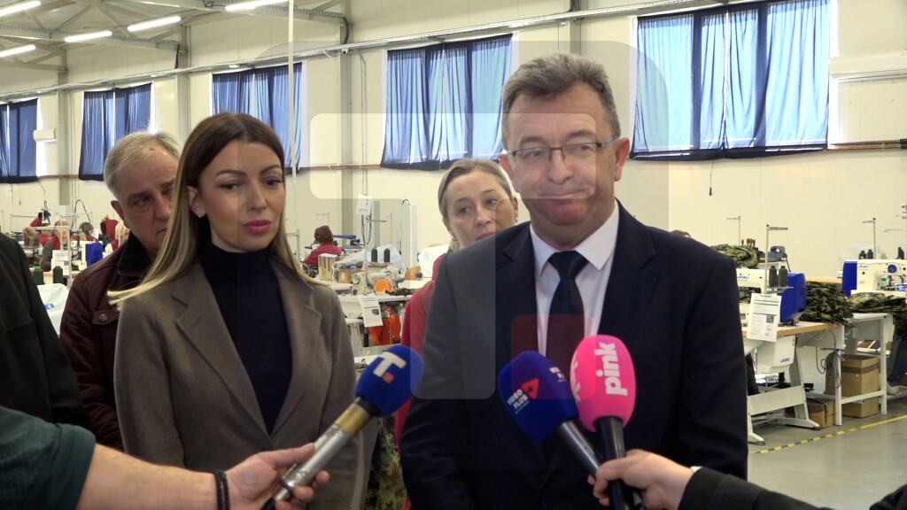 Stojković: Pogon je specijalizovan za proizvodnju pantalona, ali takođe radili su se i drugi određeni predmeti