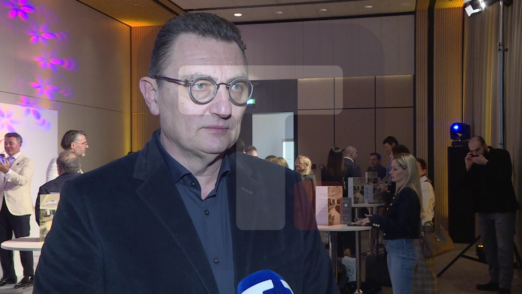 Stepić: Srbija prva u regionu uvela novu neinvazivnu tehniku uvećanja grudi