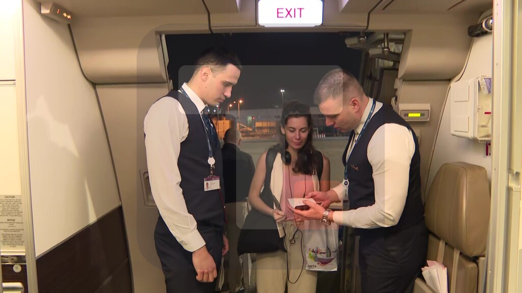 Ukrcavanje putnika za let Dubai - Beograd