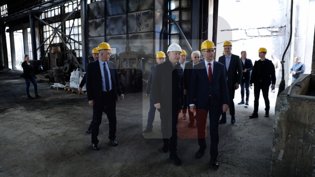 Premijer Macut u poseti livnici Industrijskom kombinatu livnica d.o.o. Guča