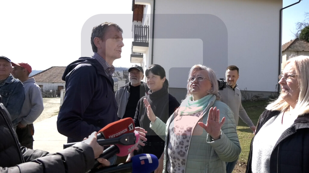 Glišić posetio selo Zarožje kod B. Bašte, sa meštanima o infrastrukturnim problemima