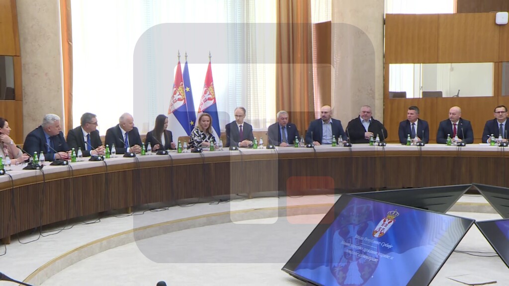 Počeo sastanak načelnika upravnih okruga sa premijerom Macutom i ministarkom Paunović