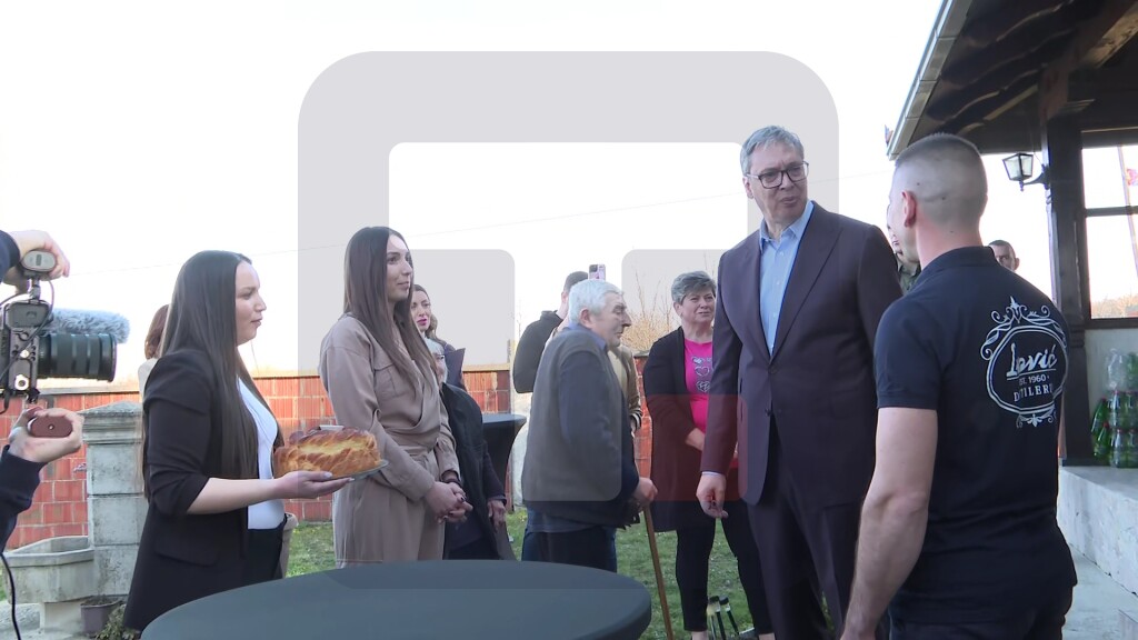 Vučić obilazi destileriju porodice Ivović u Kopljaru kod Aranđelovca