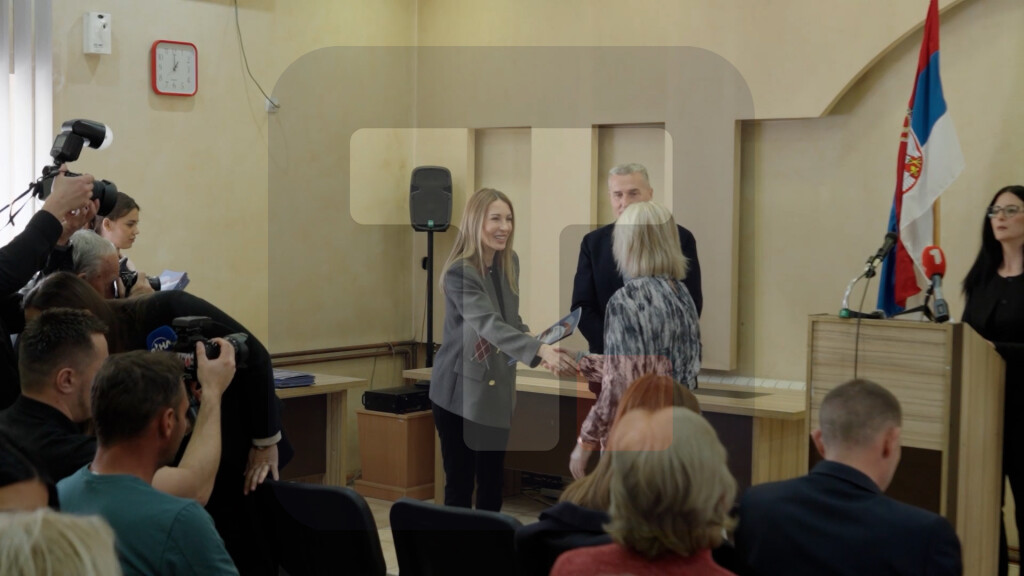 Đedović uručila ugovore o subnvencijama za energetsku sanaciju građanima u B. Bašti