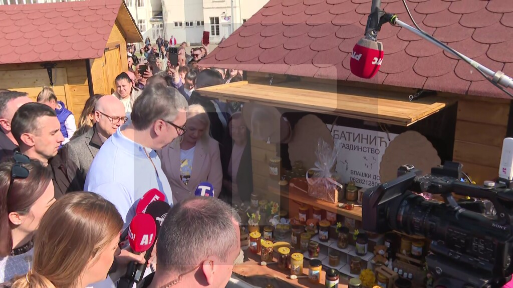 Vučić na okupljanju sa meštanima Azanje