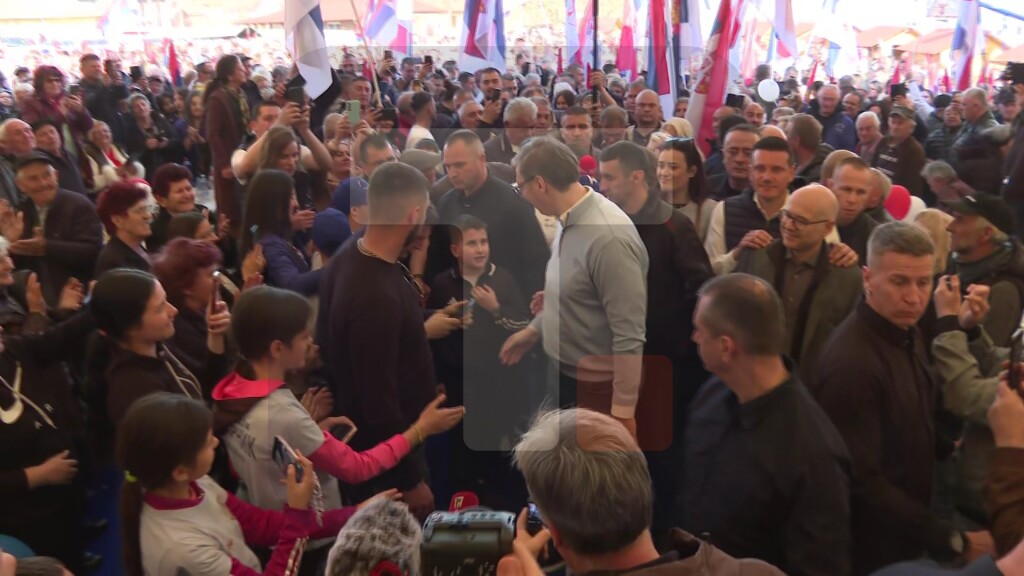 Vučić sa građanima Azanje