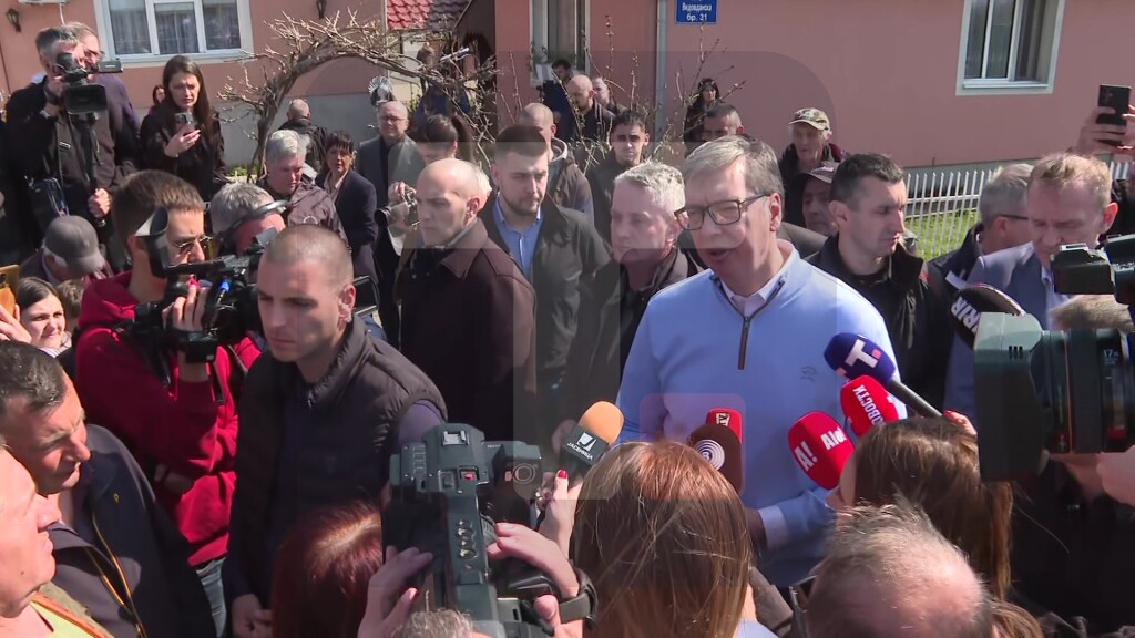 Vučić: Brze saobraćajnice i veliki putevi nas spasavaju