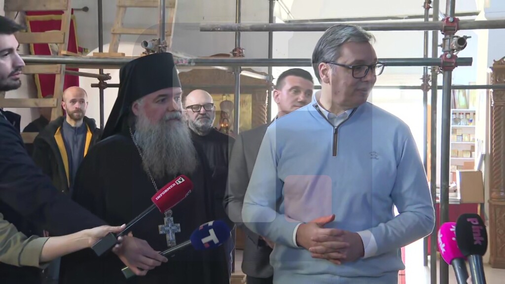 Vučić u obilasku manastira