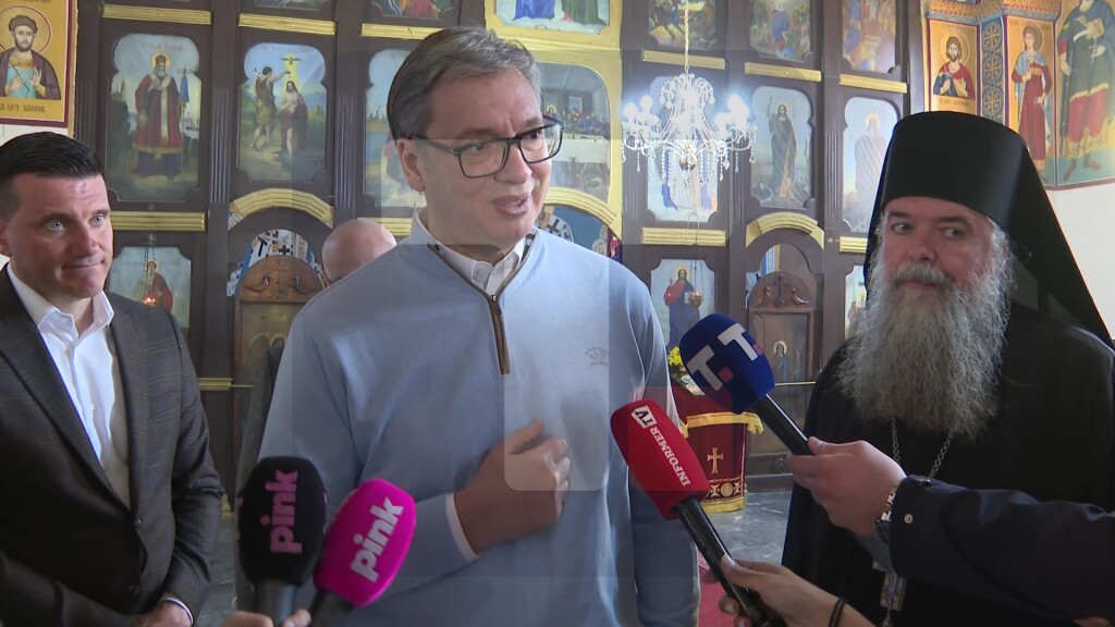 Vučić: Država i crkva moraju jedna drugu da čuvaju, ne smemo da zaboravimo pogrom na KiM