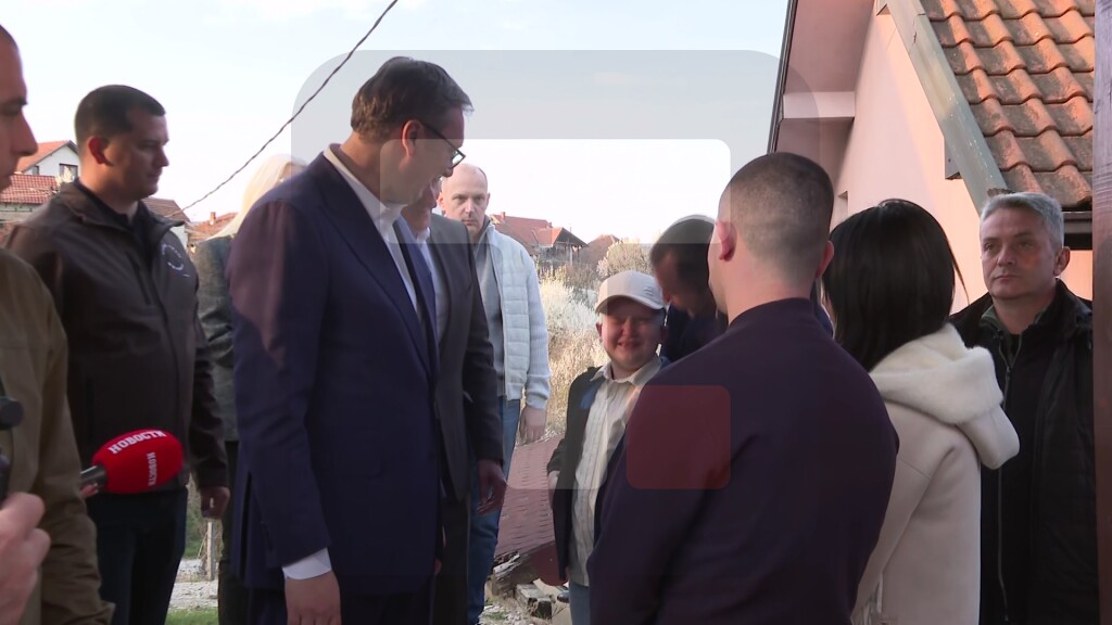 Vučić u poseti porodici Knežević u Bajinoj Bašti