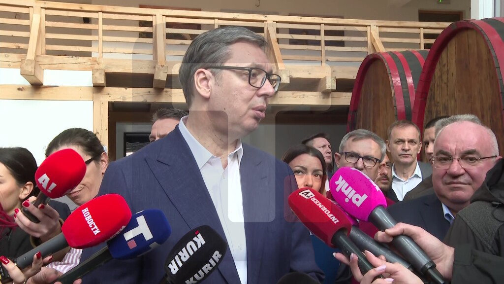Vučić: Ulaganja stižu u Bajinu Baštu