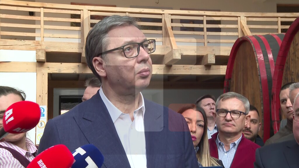 Vučić: Teško mi je da bez emocija govorim o rušenju Srbije pre godinu dana