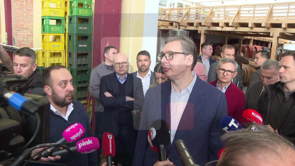 Vučić u poseti najstarijoj srpskoj destileriji