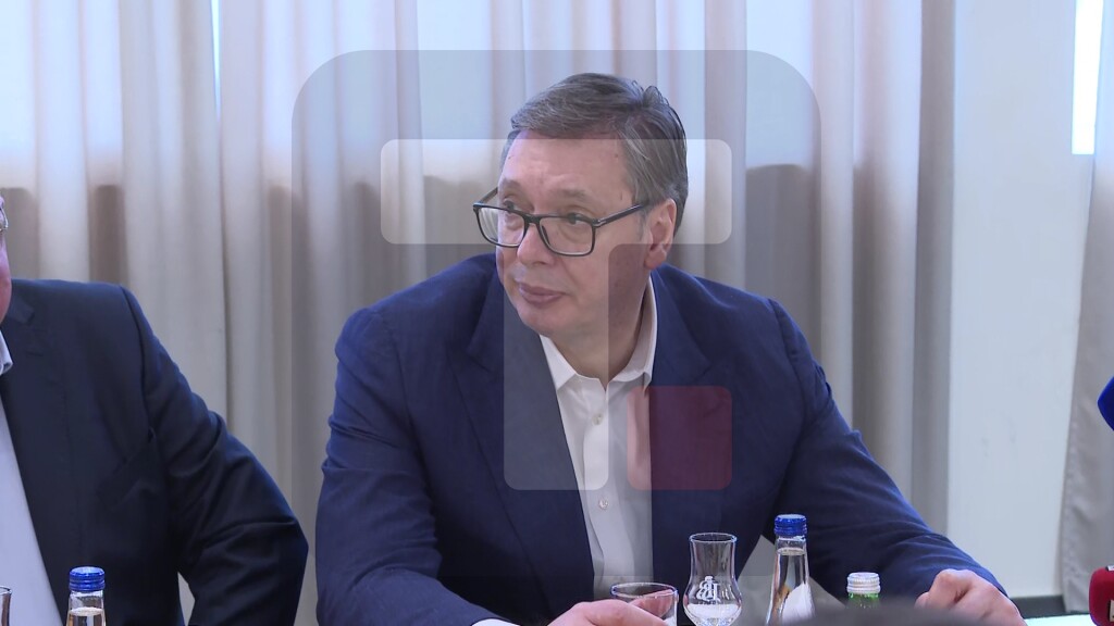 Vučić u razgovoru sa meštanima Bajine Bašte