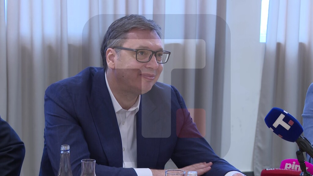 Vučić: Uzimamo od bogatijih da damo siromašnijima