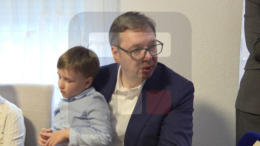 Vučić u razgovoru sa porodicom Knežević iz Bajine Bašte