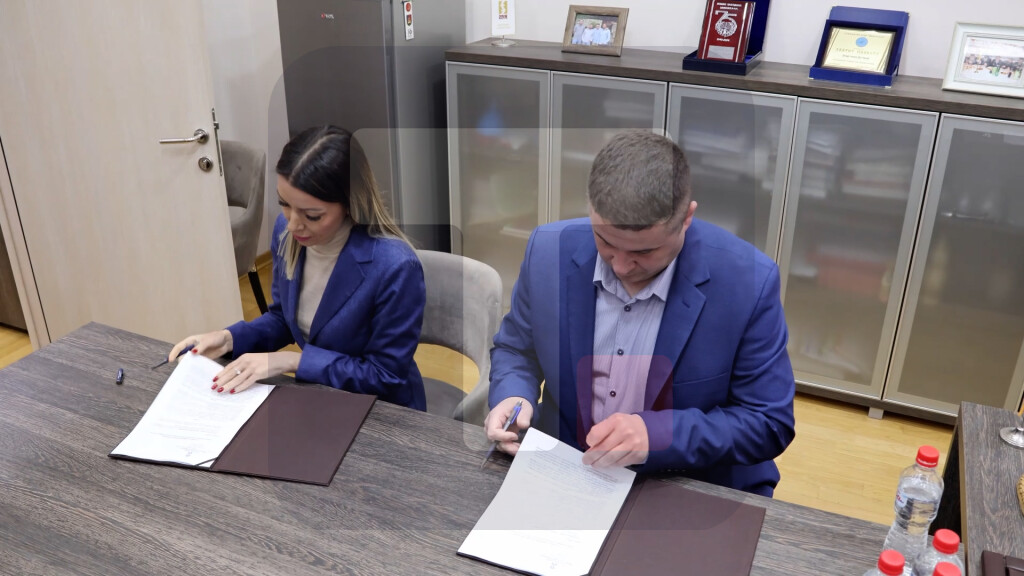 Mesarović potpisala ugovor za rekonstrukciju vodovodne mreže u Guči