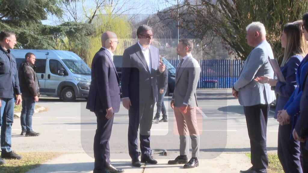 Vučić stigao u Sevojno, gde je organizovano druženje sa penzionerima