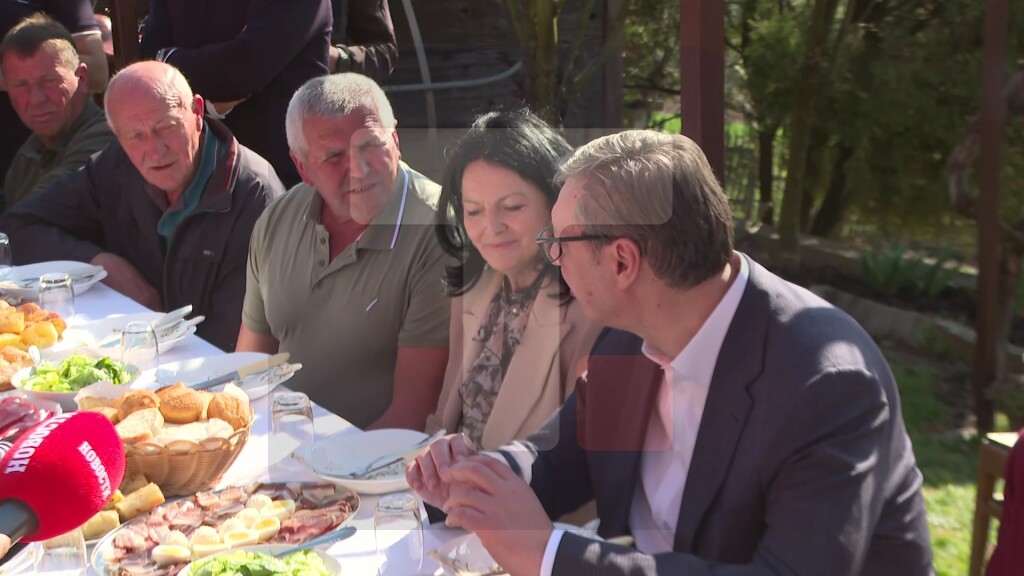 Vučić: Porodica za porodičnom trpezom nam je najvažnija stvar u Srbiji