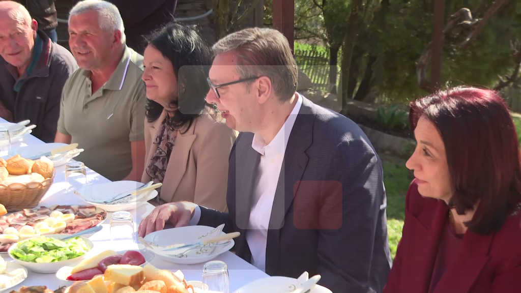 Vučić: Kada dođi kruzna vremena važno je da se ujedinimo i sačuvamo porodicu