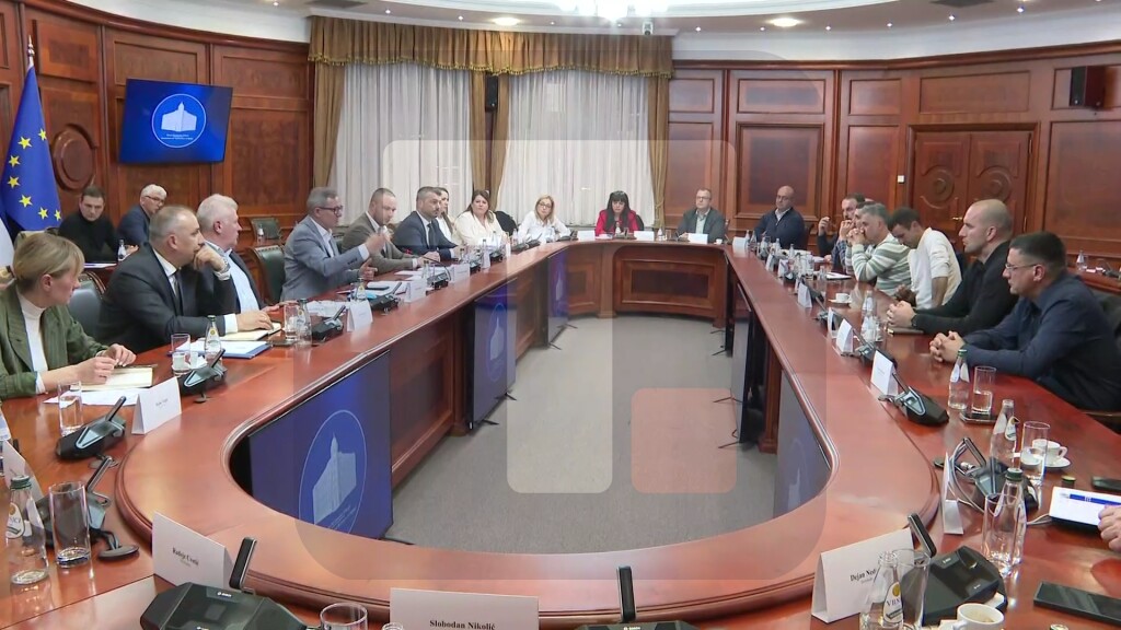 Sastanak ministra poljoprivrede sa predstavnicima više udruženja proizvođača mleka, predstavnicima više mlekara i kompanija koje se bave uvozom