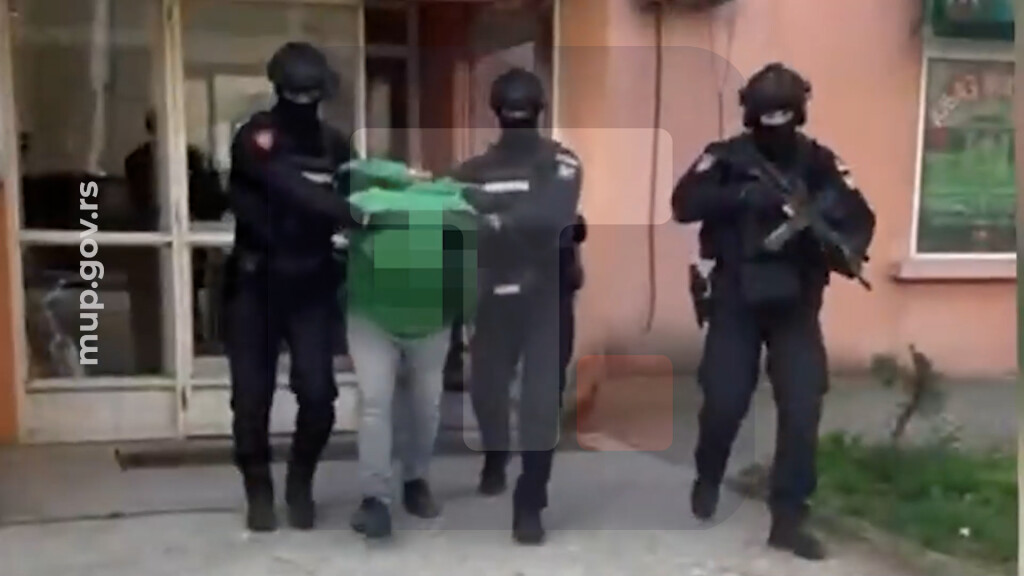 MUP: Uhapšeno pet članova organizovane kriminalne grupe, traga se za dva lica