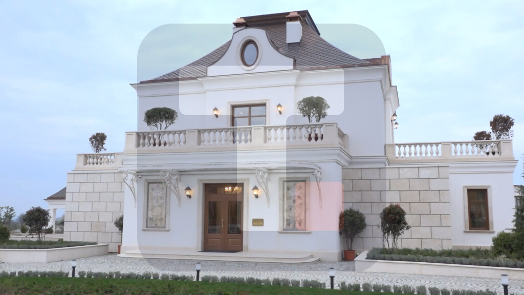 Selaković otvorio izložbu „Na granici jave i sna“ srpskog i francuskog slikara i vajara Miloša Šobajića u vinariji „La gora“ u Irigu