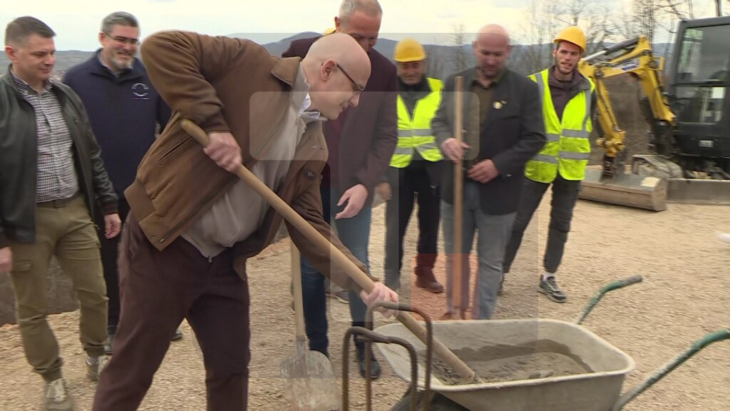 Vučević u poseti Knjaževcu, prisustvuje polaganju kamena temeljca za novi lovački dom