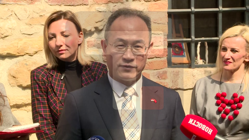 Li Ming: Kineski karakteri izvezeni na pustovanim loptama oslikavaju divnu kombinaciju dve kulture