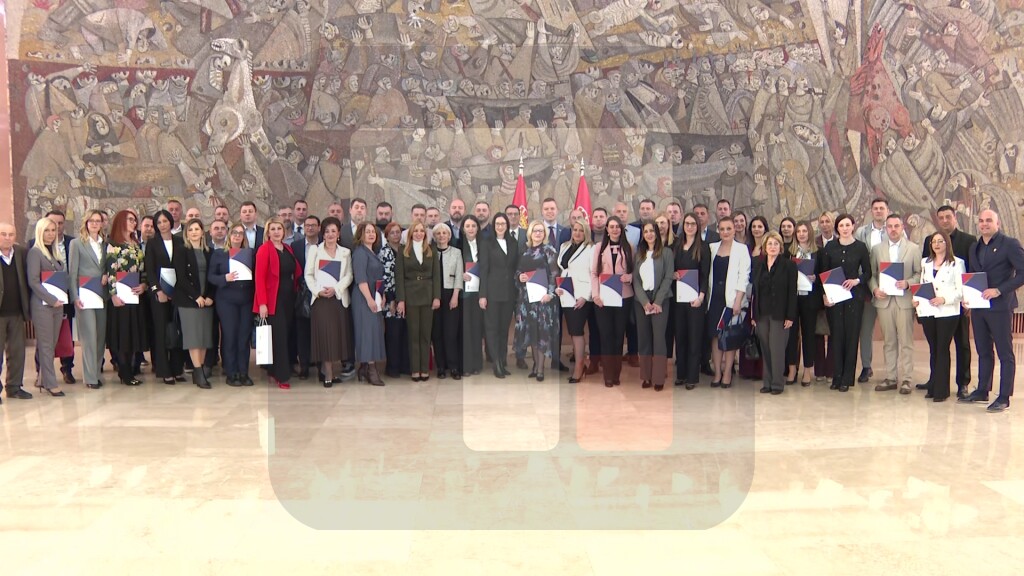 Žarić Kovačević uručila 64 ugovora lok.samoupravama za unapređenje populacione politike