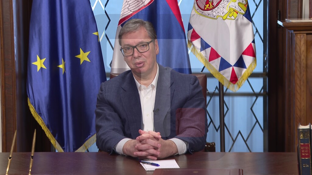 Vučić: Lako je udarati u džak on ne može da vam vrati, opozicija juče vadila i pištolj