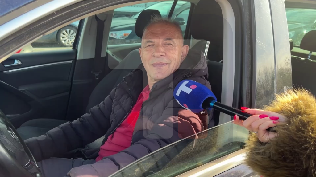 Putnici na Batrovcima: Čekamo oko sat vremena, stvaraju se gužve