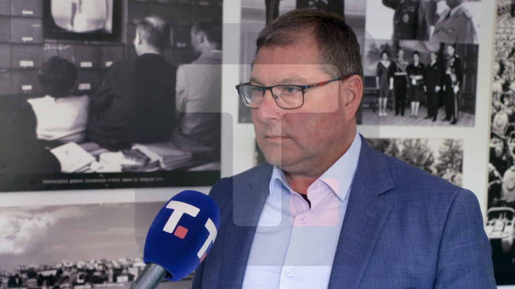 Stošić: Škola treba da bude centar komunikacije za rešenje problema