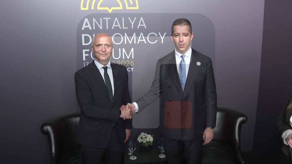 Đurić na marginama Antalijskog diplomatskog foruma sa Amerom Kapetanovićem