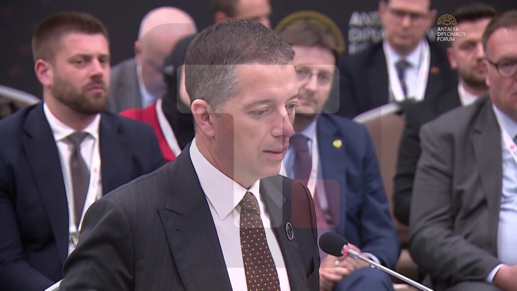 Đurić: Političari moraju da priznaju i budu svesni da se u politici sve vrti oko emocija