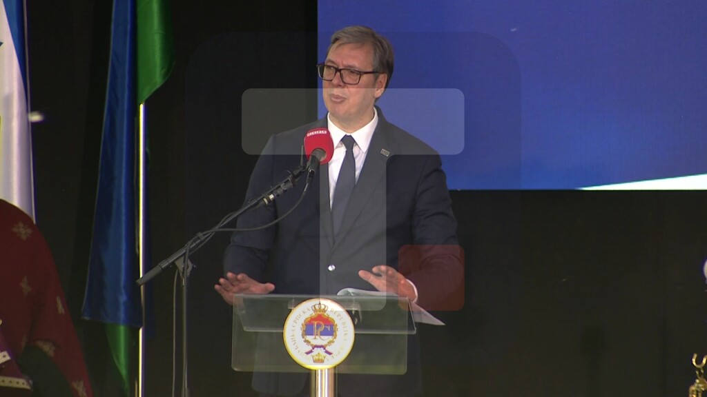 Vučić: Ukoliko mi ne budemo gradili kulturu sećanja i čuvali uspomene na naše stradale, niko drugi neće