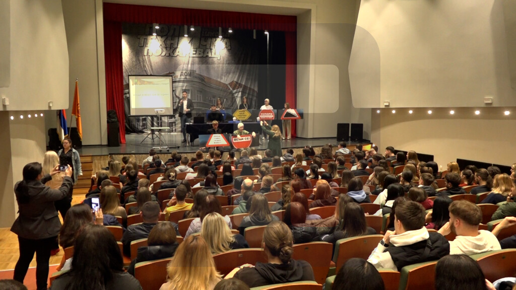 Na maturu bez automobila: ABS održala tribinu za maturante u Požarevcu