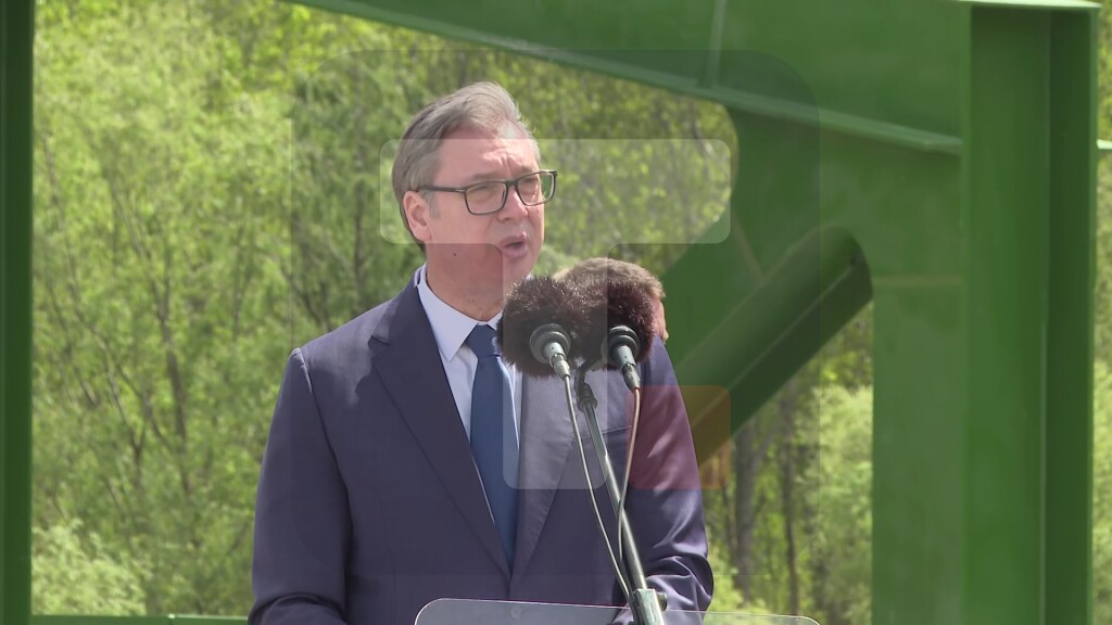 Vučić: Veliki planovi i ideje su pred nama, danas spajamo ljude i obale ovim mostom