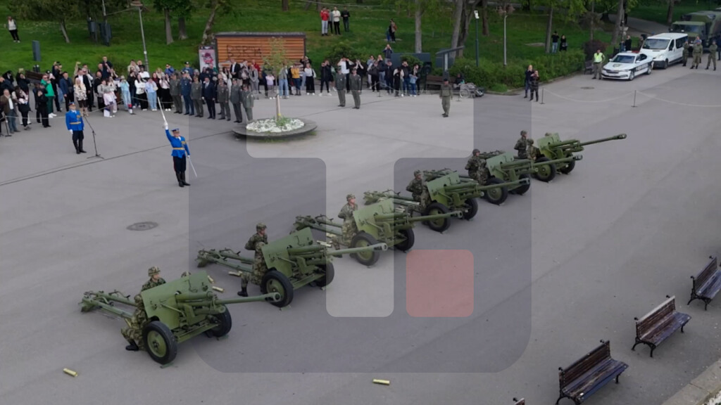 Počasna artiljerijska paljba povodom Dana Vojske Srbije izvedena sa Savske terase