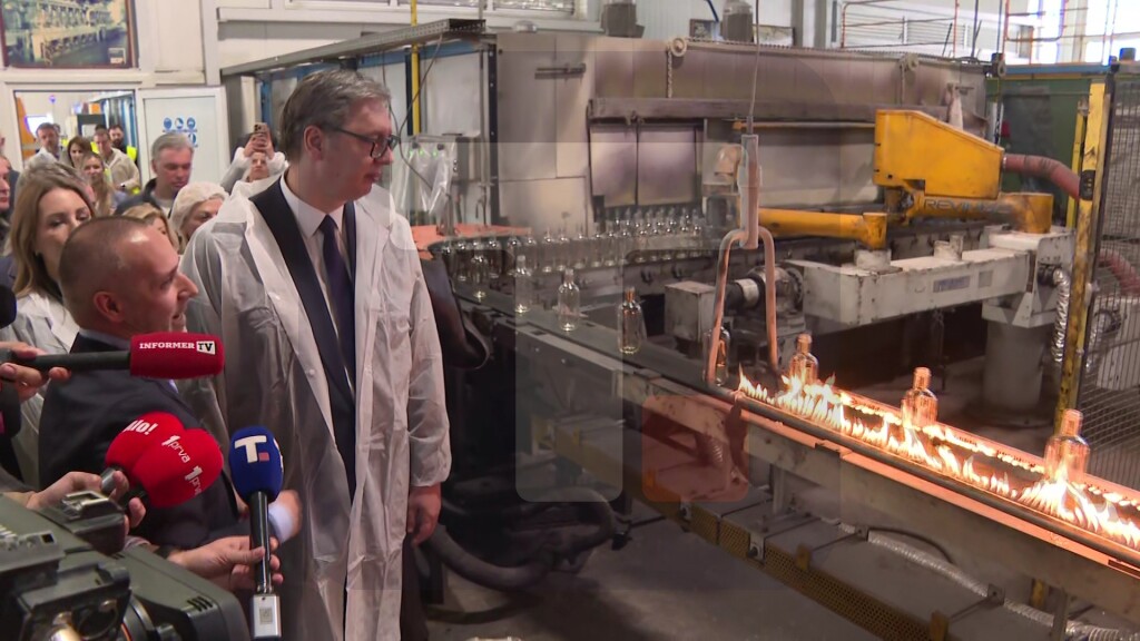 Vučić u obilasku novog proizvodnog pogona kompanije Vaider Srpska fabrika stakla