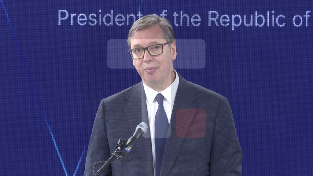 Vučić: Živimo u zemlji gde se ljudi bune jer gradimo igrališta za decu