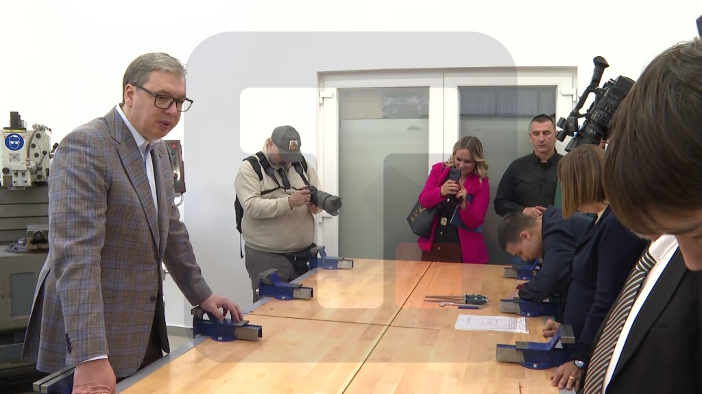 Vučić u obilasku trening Centra za dualno obrazovanje pri Mašinskoj školi „Pančevo“