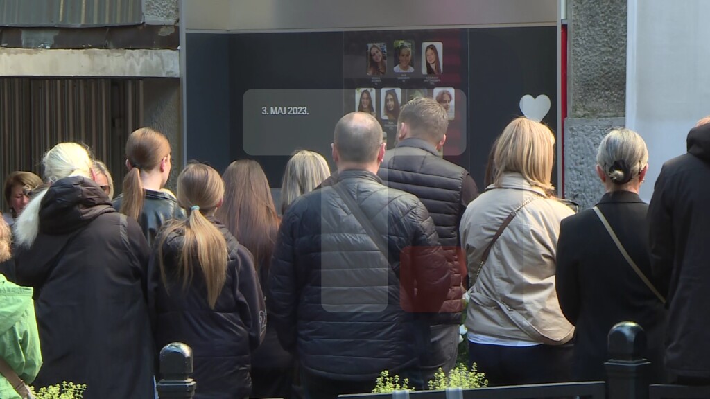Obeležava se tri godine od tragedije u "Ribnikaru",porodice i građani odaju poštu