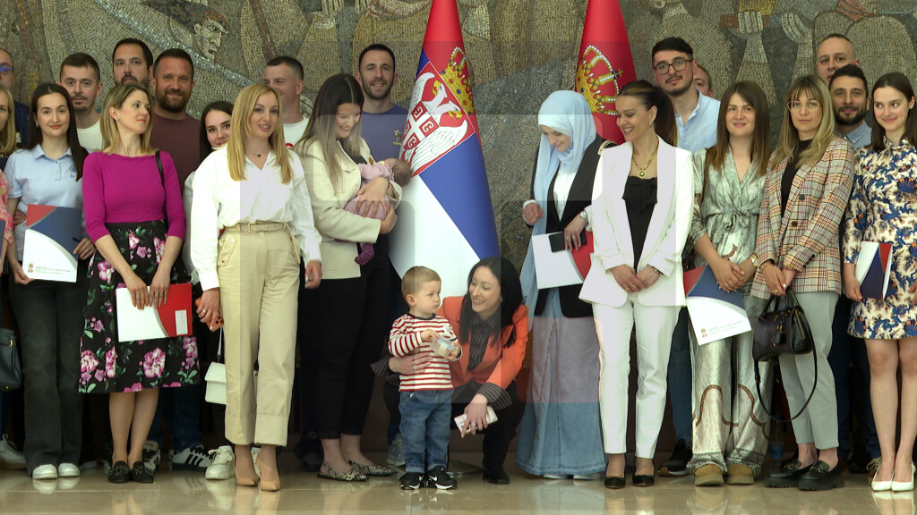 Dodela rešenja majkama koje su ostvarile pravo na bespovratna sredstva