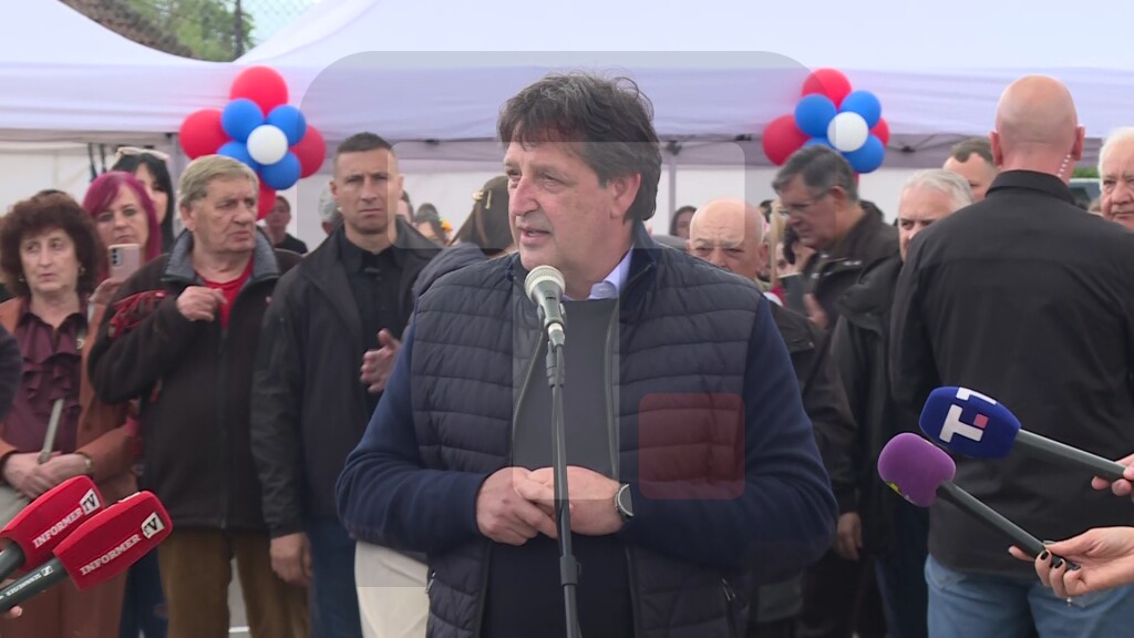 Gašić: Vi danas pokazjete da Srbija ne želi da stane, da Srbija želi da radi