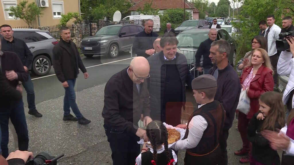 Vučević, Glišić i Gašić u poseti Velikoj Lomnici
