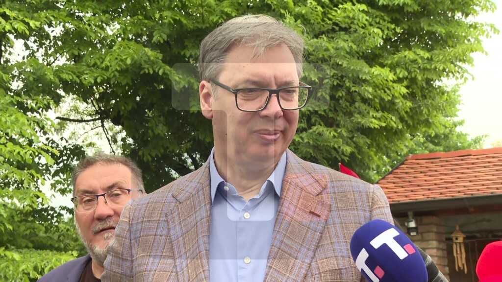Vučić: Ne postoji niko spolja ko drži nekoga na nekoj poziciji u Srbiji, pre ću zaplivatu Bosutom nego govoriti o Marti Kos