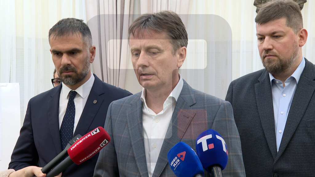 Glišić: Država će uložiti 200 miliona dinara da u narednih devet meseci rekonstruiše i renovira fiskulturnu salu u Osnovnoj školi 'Đura Jakšić'