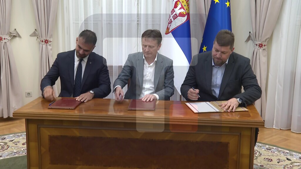 Potpisan ugovor za rekonstrukciju školske sale u Kaću vredan 198 miliona dinara